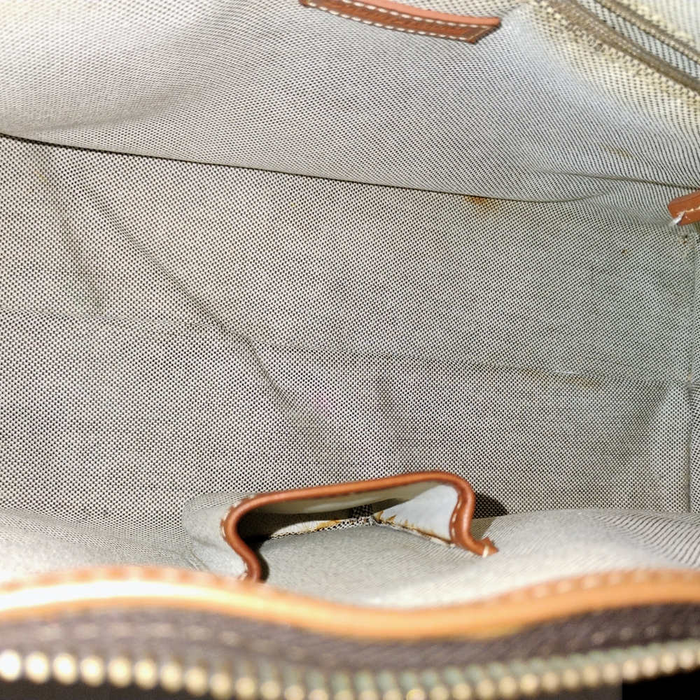 Chic Black and Tan Shoulder Bag - Picture 6 of 12